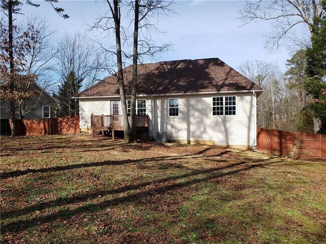 Building Photo - 247 Dogwood Ln SE