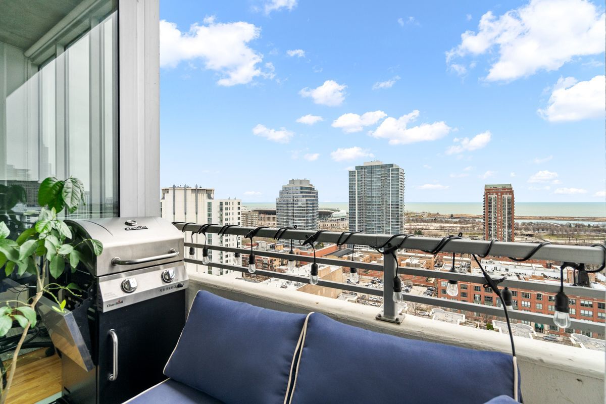 Building Photo - 1720 S Michigan Ave