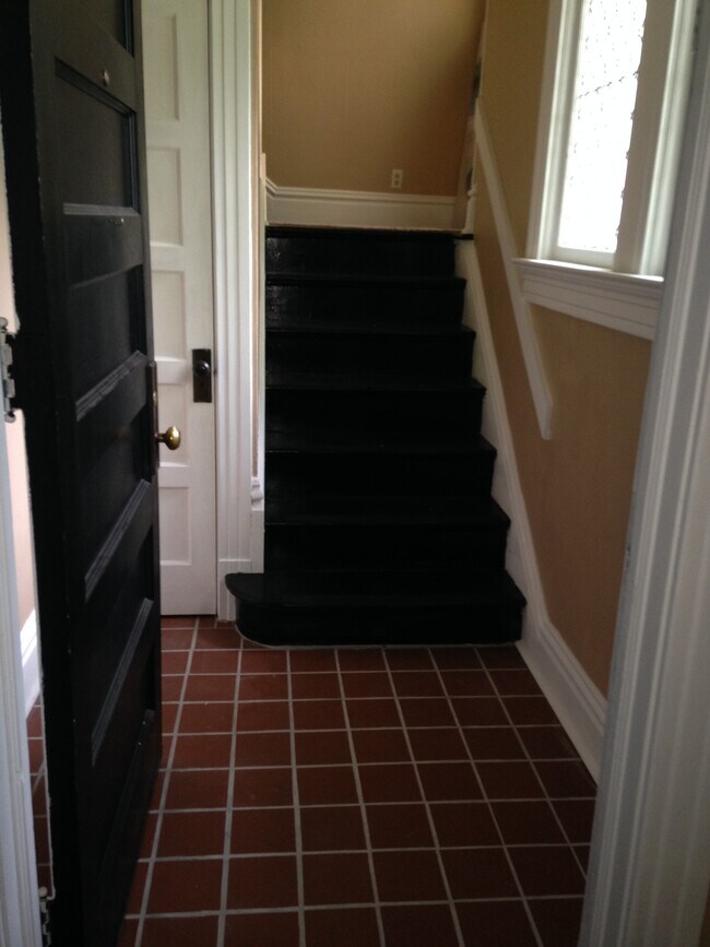 Entry - 1419 S Lowell Ave