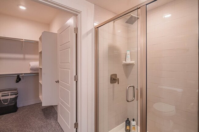 Building Photo - 15501 N Dial Blvd