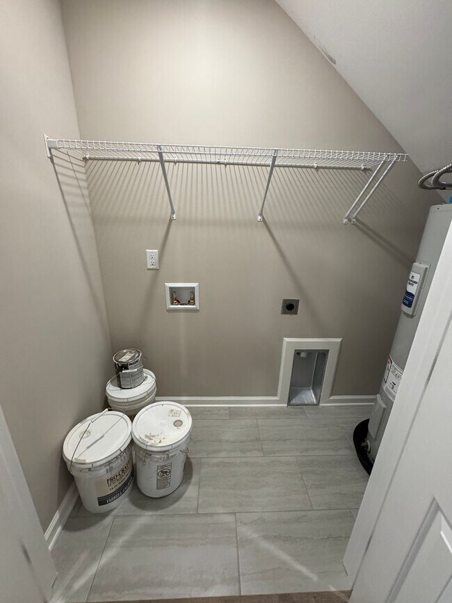 Building Photo - BRAND NEW 3 bedroom 2 bath townhome in the heart of Smyrna