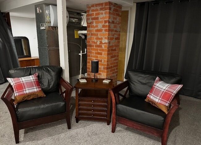 Building Photo - 1005 NE Duncan Ln