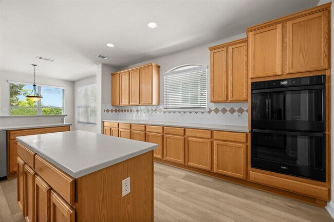 Building Photo - 6819 Chalk Hill Dr