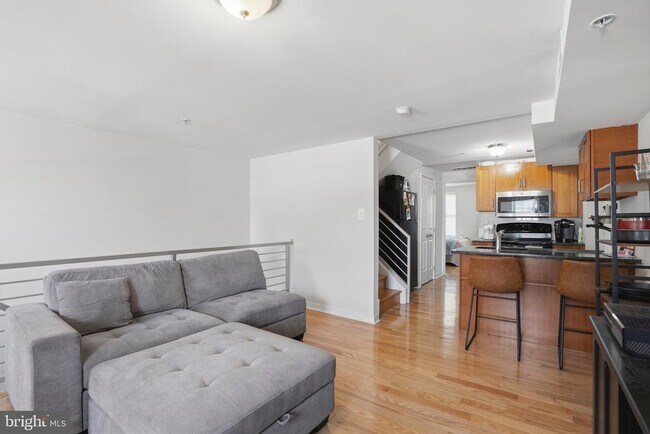 Building Photo - 520 S 4th St