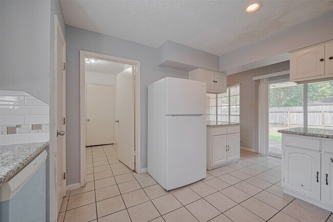 Building Photo - 9403 Vickijohn Dr
