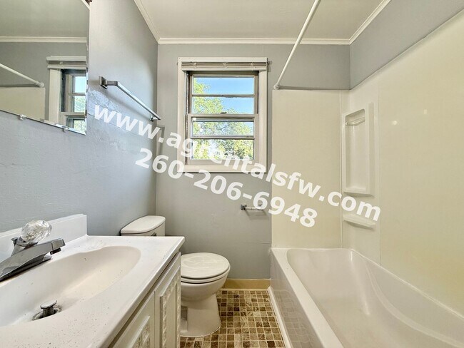 Building Photo - 325 Dalgren Ave