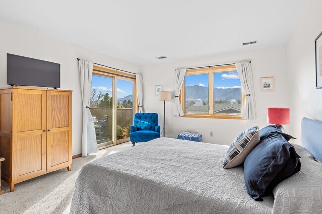 Building Photo - Flatiron View Retreat with Vaulted Ceilings & Private Balcony