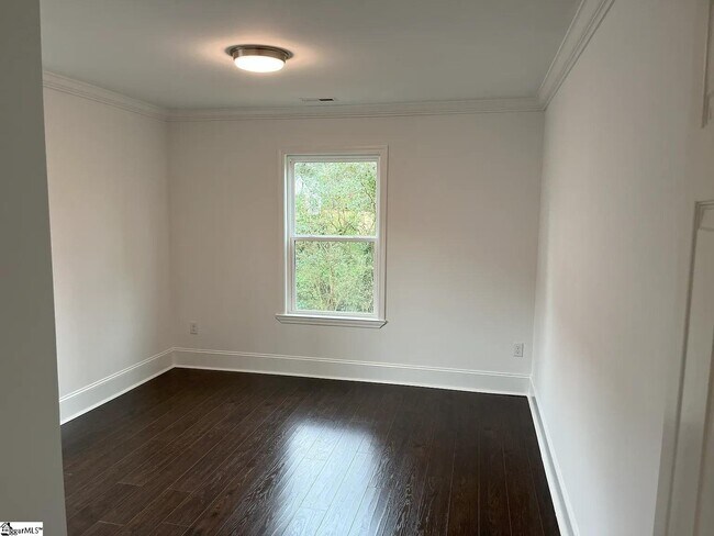 Building Photo - 305 Averill St