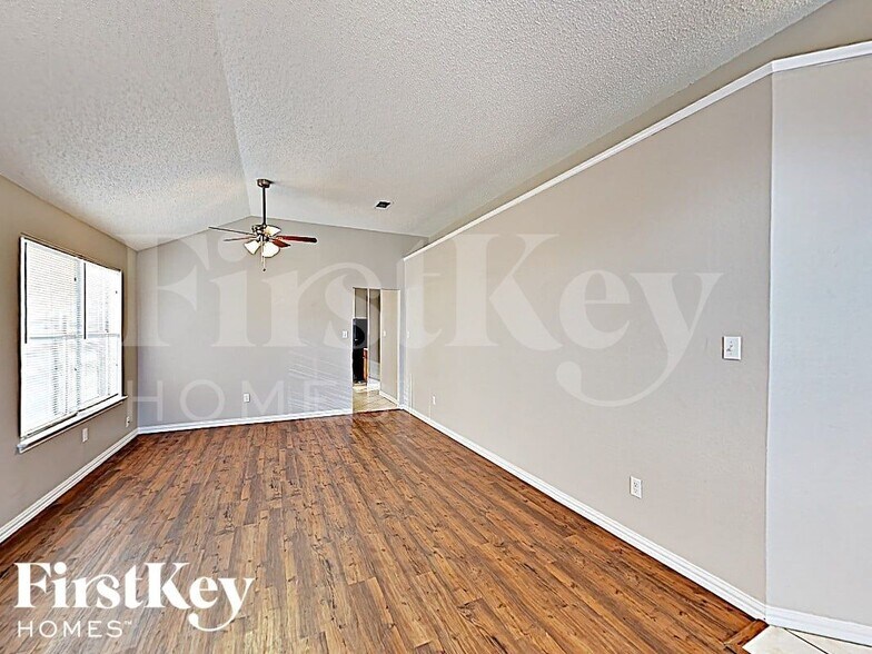 Building Photo - 3955 Cypress Gardens Dr