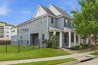 Building Photo - 500 Loma Alta Dr