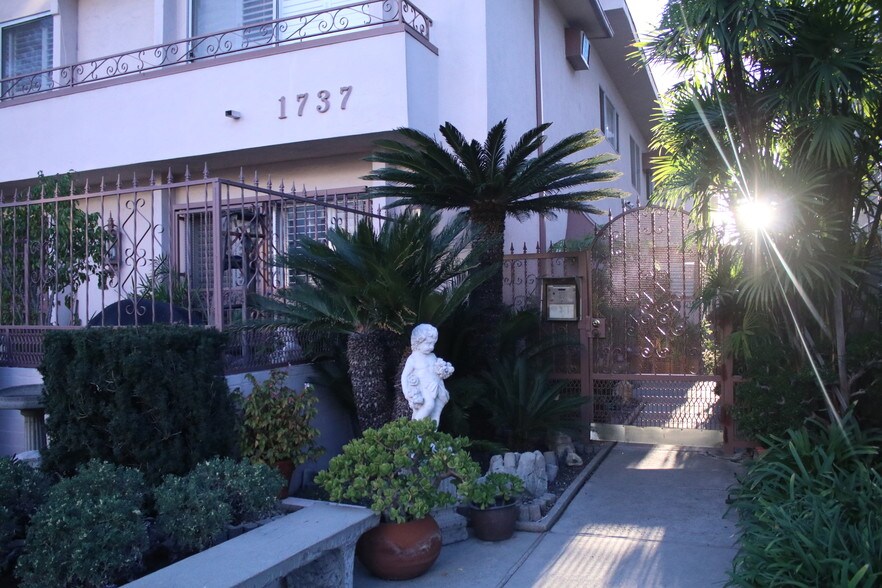 Front of our building :) - 1737 Glendon Ave