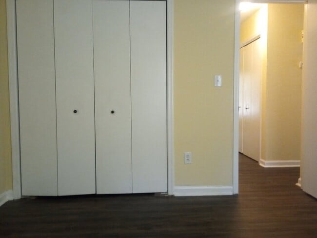 Building Photo - 8 Charterhouse Ct