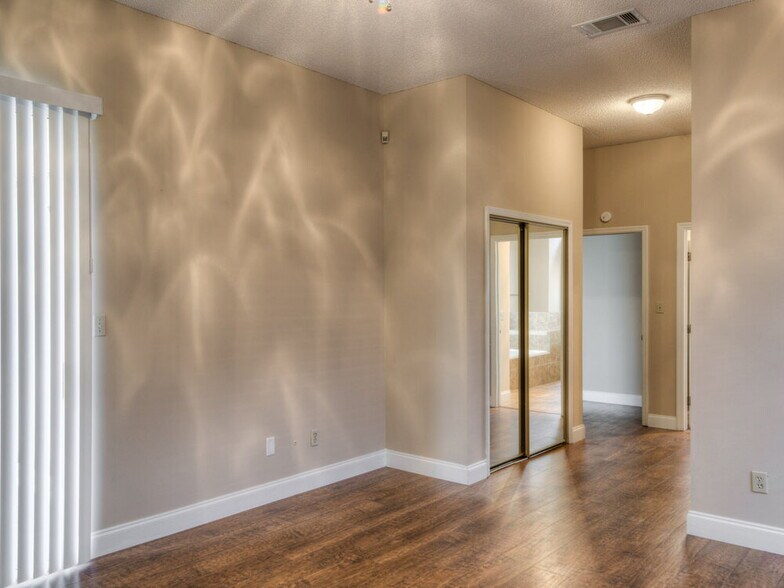 Building Photo - 14813 Lone Eagle Dr