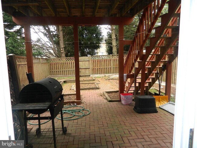 Building Photo - 18520 Cherry Laurel Ln