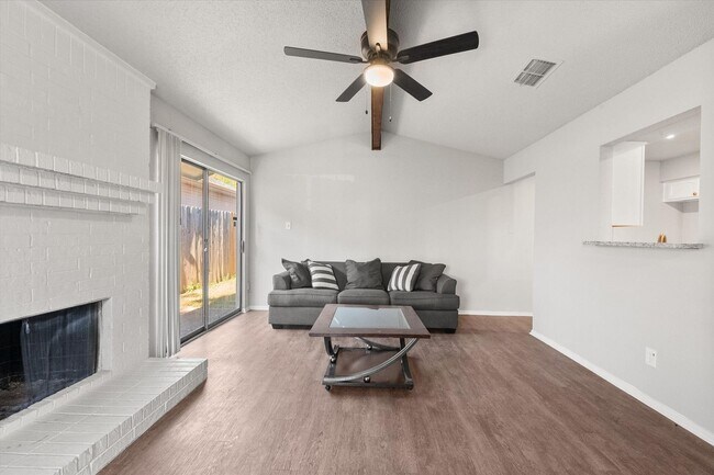 Building Photo - Affordable South Fort Worth Half Duplex