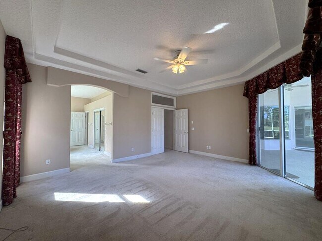 Building Photo - 4/3 Pool Home in Pelican Bay