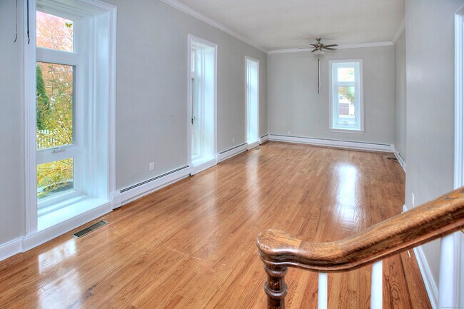 Building Photo - 300 Soundview Ave