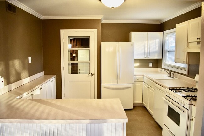 Building Photo - Updated 3 bedroom home in Norfolk