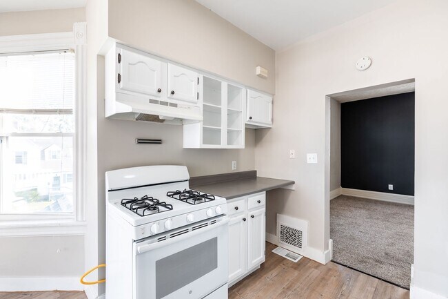 Building Photo - Hudson Ave.