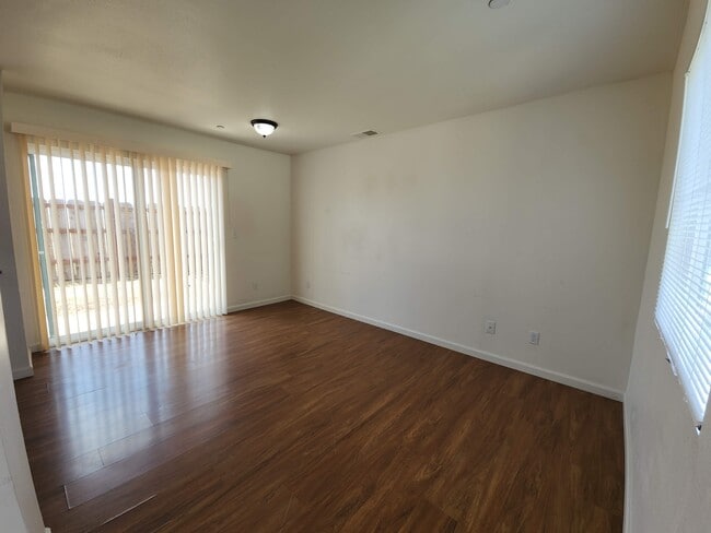 Building Photo - 151 Amberidge Dr
