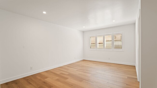 Building Photo - Larkspur Duplex