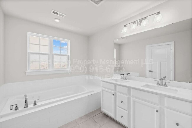 Building Photo - 7067 Waterwheel St SW