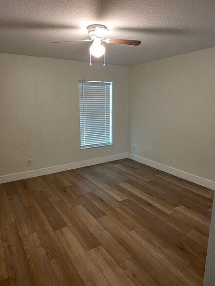 Building Photo - 512 13th Pl