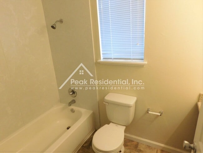 Building Photo - Updated 3bd/1.5ba Rancho Cordova Duplex