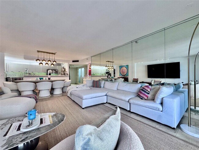 Building Photo - 8877 Collins Ave