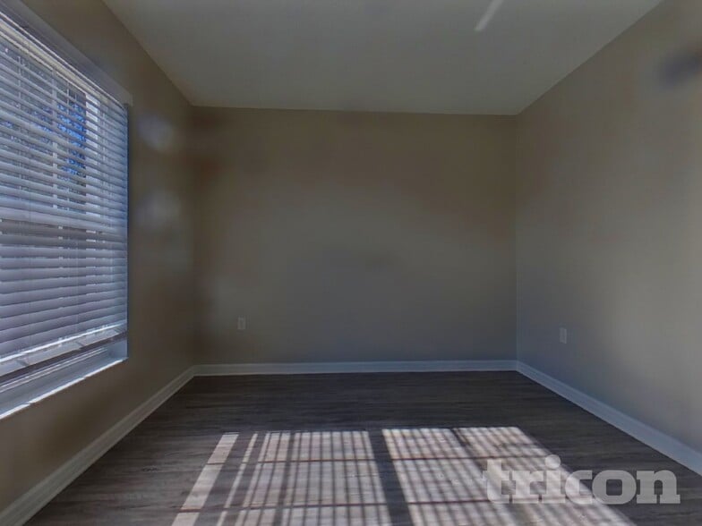 Building Photo - 3390 Shalimar Cir