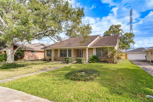 Building Photo - 9611 Greenwillow St