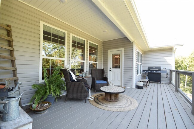Building Photo - 42 Tummell Dr