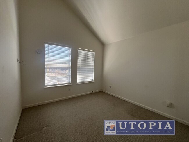 Building Photo - Quiet Beautiful 3 Bed, 2.5 Bath Property Near UCSC