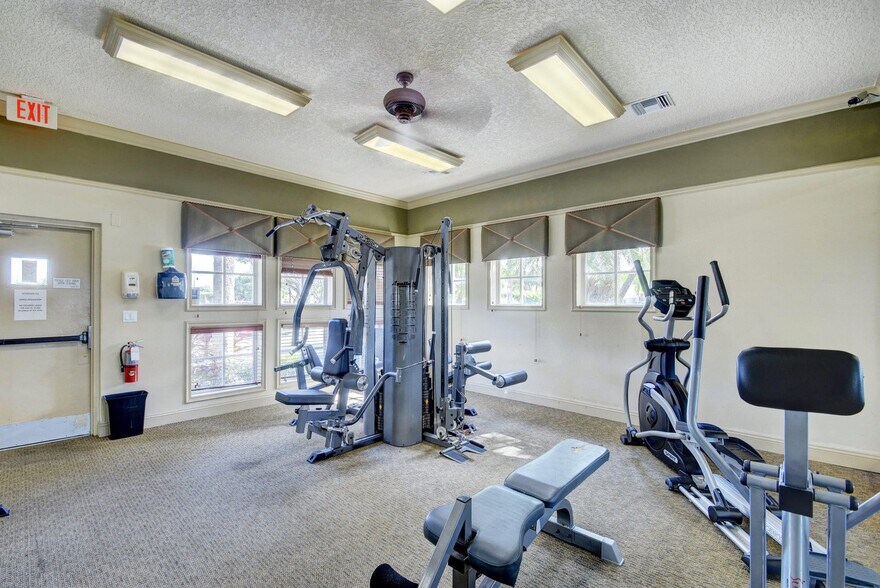 Building Photo - 815 W Boynton Beach Blvd