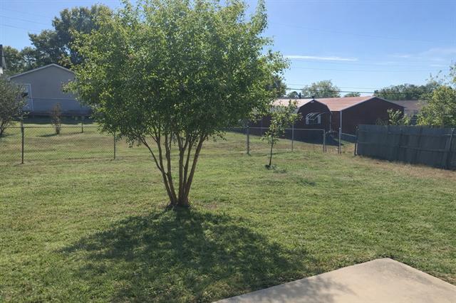 Building Photo - 304 E 6th St