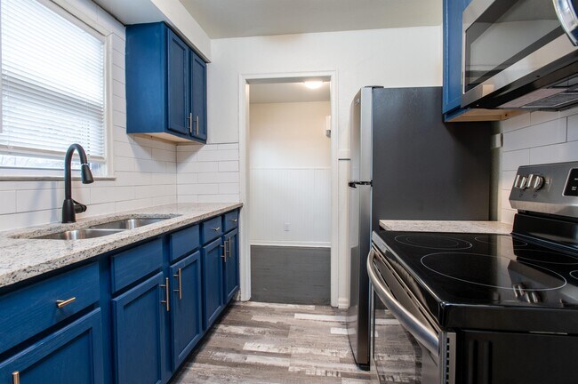 Building Photo - 802 N Minnesota St