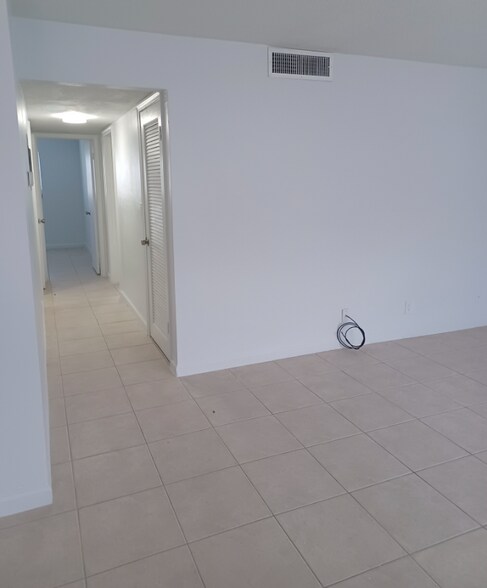 Building Photo - 4165 SW 67th Ave