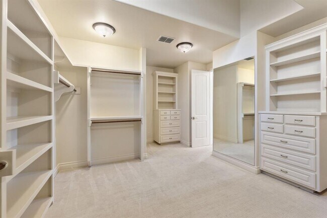 Building Photo - 7228 Oak Shores Dr