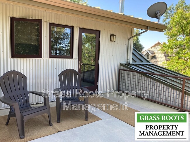 Building Photo - 22912 Montclaire Ct