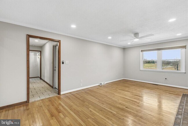 Building Photo - 2713 Wesleyan Dr