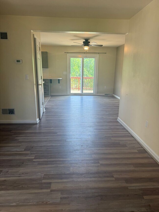 Building Photo - Beautiful Townhouse Available in Jonestown