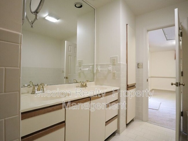 Building Photo - 7580 Rockfalls Dr