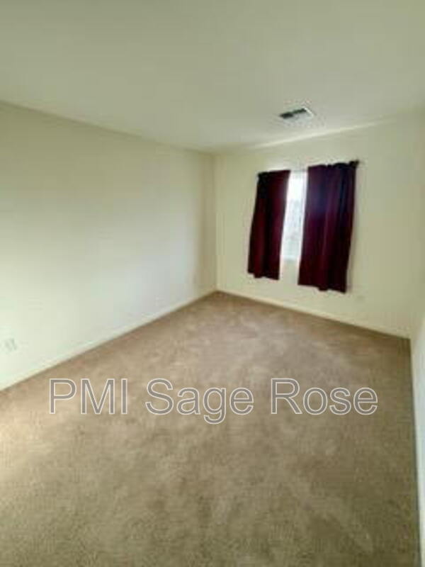 Building Photo - 8932 Coyote Blf Dr