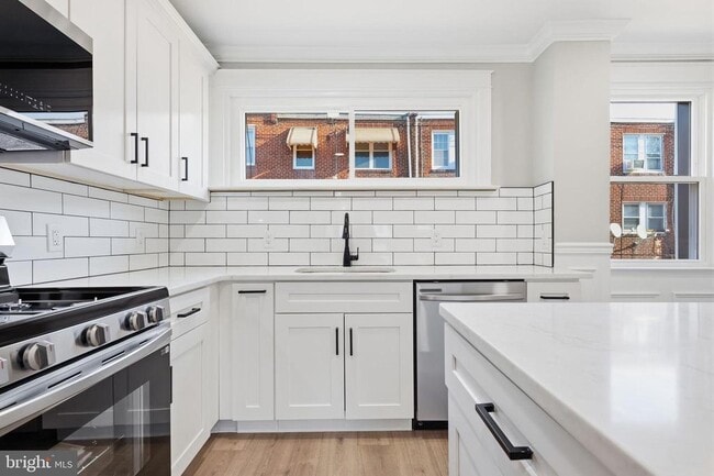 Building Photo - 4313 Teesdale St