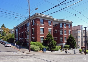 Building Photo - South Slope Queen Anne living at the Class...