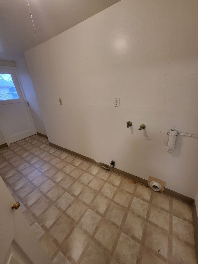 Building Photo - 4993 August Dr