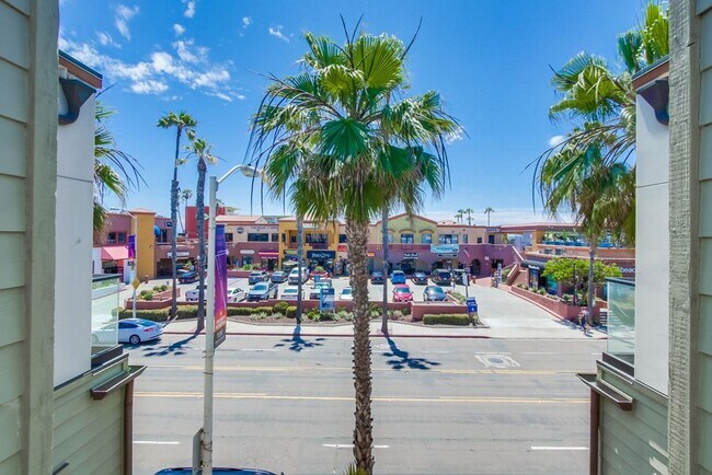 Building Photo - Steps From The Beach w/ All Utilities Included Available Jan - May 2025