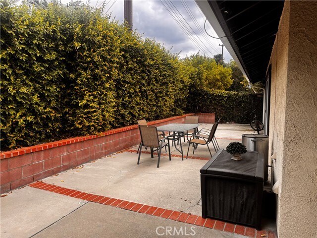 Building Photo - 925 Royal Oaks Dr