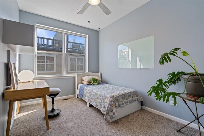 Building Photo - 4647 S Lake Park Ave