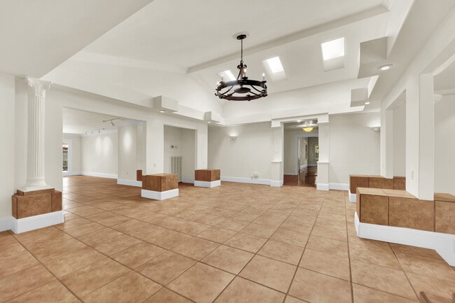 Building Photo - 1250 Shadow Ln